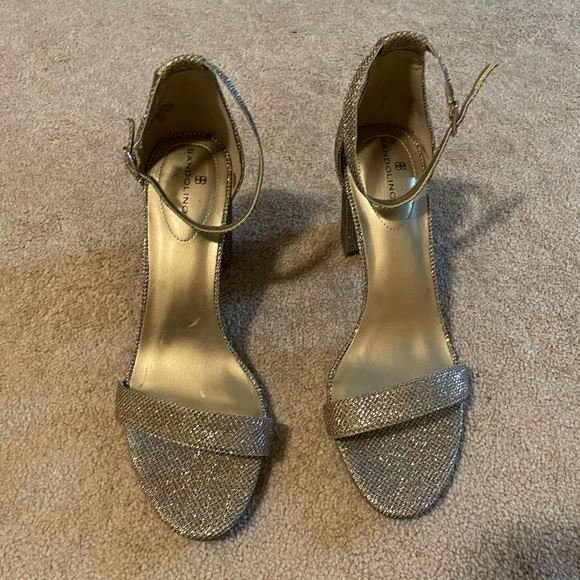 Bandolino Size 8.5 Gold Block Heels - Picture 1 of 4